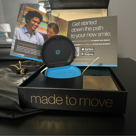 Invisalign Welcome Box w/Tray Case & Pack of Cleaning Crystals - Picture 2 of 10